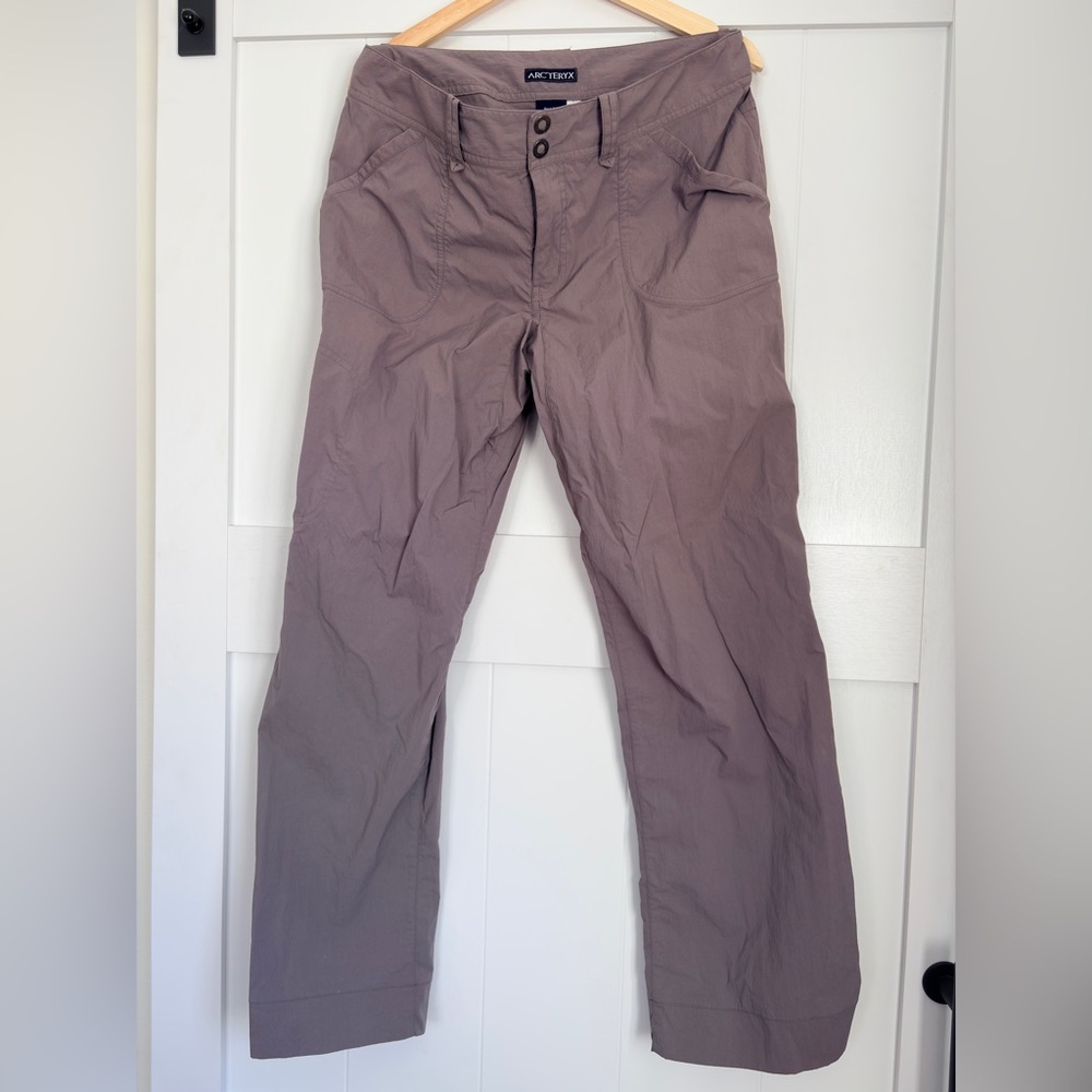 Arc'teryx  Woman’s hiking pants in Dusty Mauve/Grey